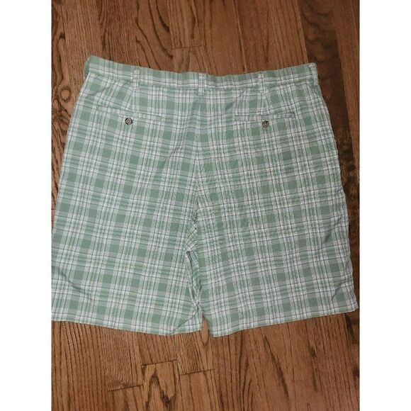 IZOD GOLF Athletic Plaid Casual Shorts Men's Size 40 - Picture 2 of 3
